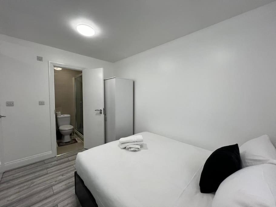 Golders - Modern One Bed Casa vacanze *