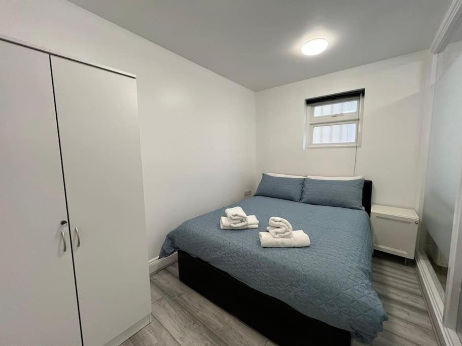 Golders - Modern One Bed