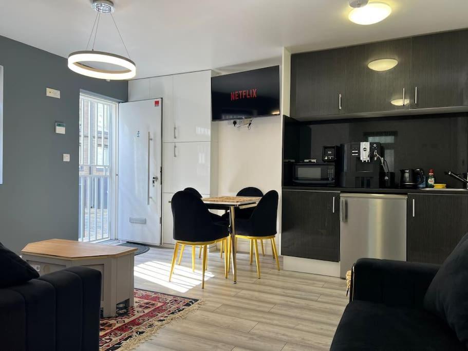 Golders - Modern One Bed