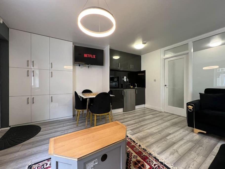 Golders - Modern One Bed Casa vacanze *