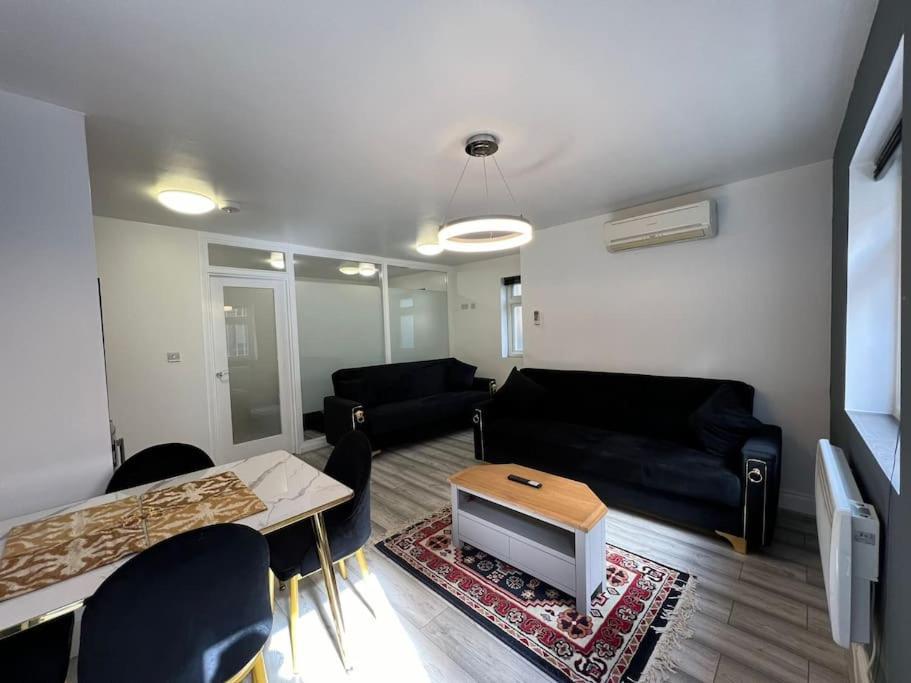 Golders - Modern One Bed Casa vacanze Londra