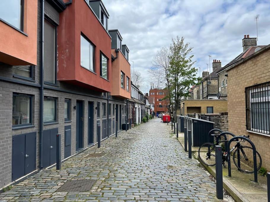 Golders - Modern One Bed Londra